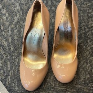Jessica Simpson pumps